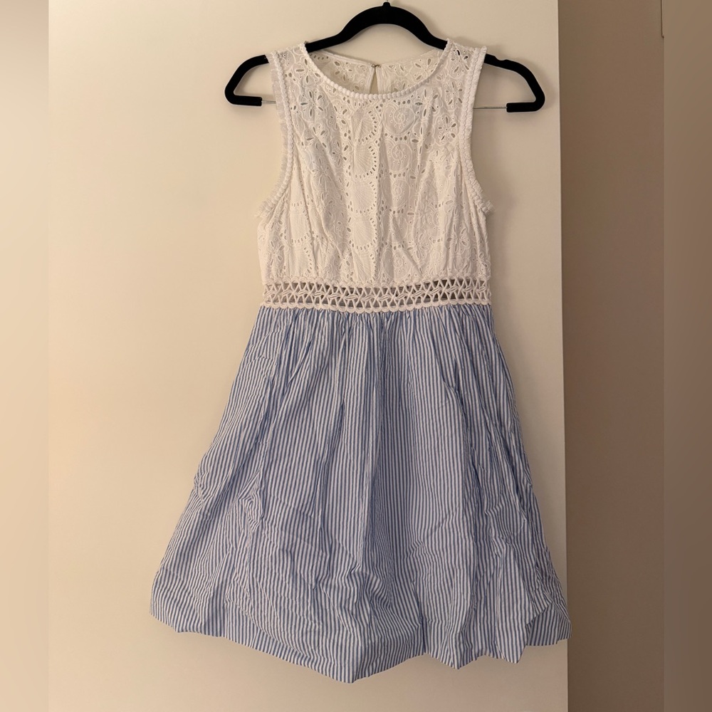 Lilly Pulitzer Alivia Eyelet Seersucker Dress. Size 2.